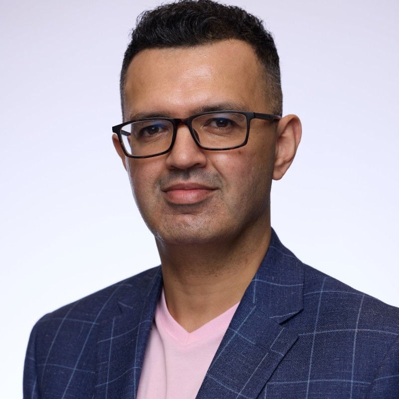 Headshot-style photo of Zaki Bajwa of Snowflake
