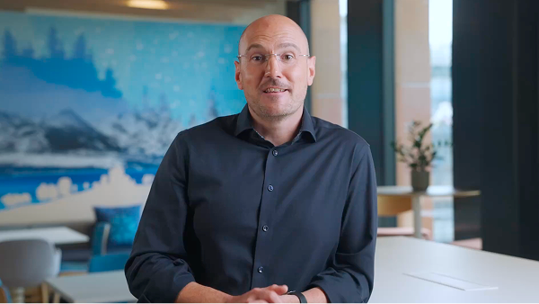How Snowflake's VP of Sales Gives Every Rep Top-Performer Context